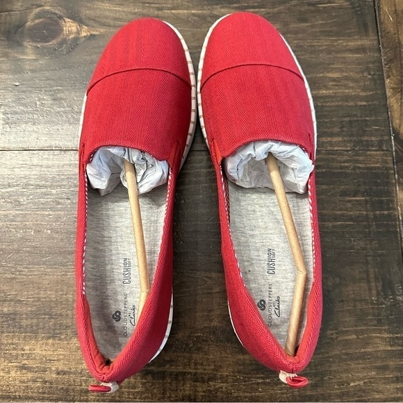 Cloudsteppers by Clarks Red Slip-On Shoes - Picture 6 of 12